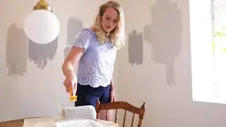 Emma Sundh målar om köket