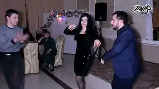Девушка зажгла танцпол и удивила всех своим голосом!