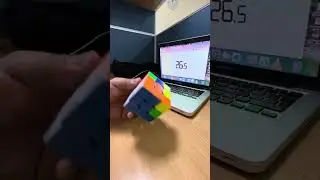Solving a Rubik’s cube in 1 minute using CFOP One-hand 