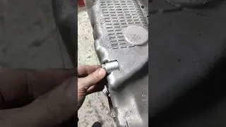 Ремонт поддона Skoda octavia. Замена сливной горловины. 