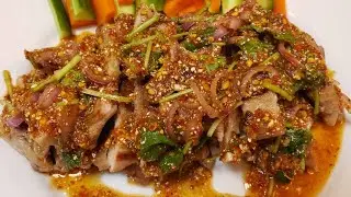 หมูย่างราดน้ำจิ้มแจ่ว อร่อยมากๆกินกับข้าวก็อร่อยเป็นกับแกล้มก็สุดยอดค่ะ