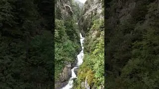 Красивый водопад, Испания, пиринейские горы.