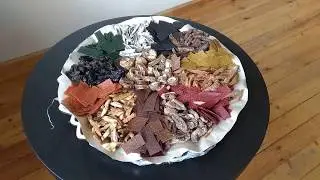 Фуршет из полезных продуктов. Сухофрукты необработанные.