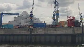 Яхта Абрамовича арестована в порту Гамбурга