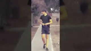 Рядом со мной парень стоит , а там его друг Никита
