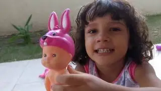 Ei, o que que há? Posso ajudar.. Sarah cantando Música Doutora Brinquedo