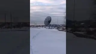 Антенна диаметром 4,5 метра. Это вам не Триколорики настраивать)))