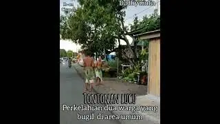 viral ...dua warga berkelahi bugil...lucu..