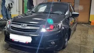 Красные линзы в фарах,рамка номера с подсветкой и другое на Гранте)))
