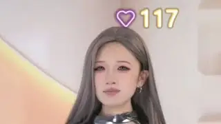 抖音小姐姐银色战衣 塞玩具游戏直播1009