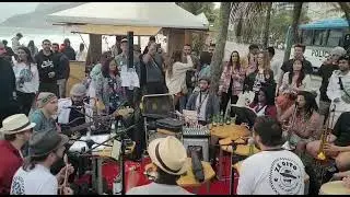 Roda de Ska tocando 