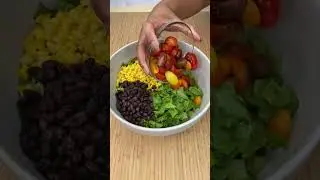 Addicted to this salad 🥗 #saladrecipe #healthyfood #cookingtiktok #recipes #vegetarianrecipes
