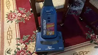 Sharp twin energy upright vacuum