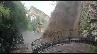 Водопад после сильного дождя