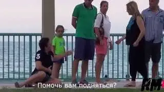 Человеку плохо  реакция людей в России и США