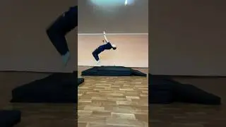 Заднее сальто от Гриши #workout #streetworkout #спорт #acrobatics