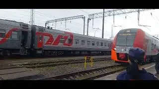 Электропоезда ЭС1 054 и ЭС1 018 Ласточка