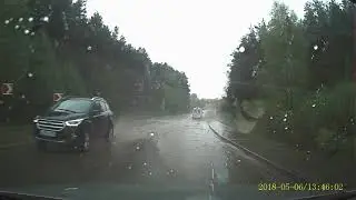 06 05 18 Потоп на дороге .