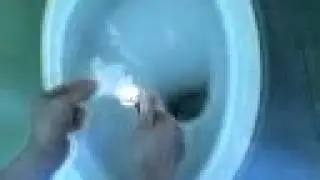 CARTA BRUCIATA NEL BAGNO DELLA SCUOLA