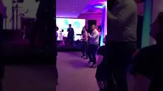 Тусуется!