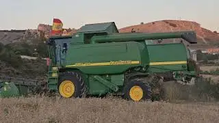 John deere 9560i cws cosechando trigo en Cuevas de Amaya (Burgos).