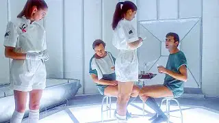 Они просыпаются и понимают, что они - последние два человека, которые должны заселить Землю