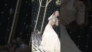 Aaila re ladki mast mast | Surprise dance Performance by Bride #teamashirvaad #wedmegood