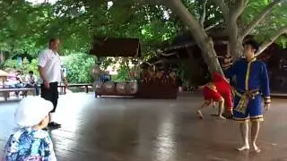 тайланд храм истины бой на мечах, зажигательно