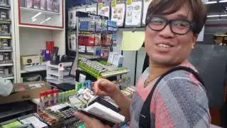 Korean buying cigarettes in 7 Eleven Thailand in Bangkok
