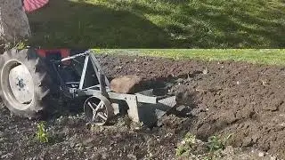 Кубота . Весняна оранка
