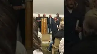 Chorale des frères.                    À Dieu soit la Gloire.   Retraite des foyers chartres