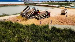 Strong Powerful Big Bulldozer SHANTUI Moving Mud Soil With Heavy Truck Dumping In Warehouse Build