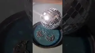 Mise en scène bijoux avec boule à facette