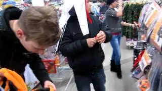 обезьяны в Ашане 2013