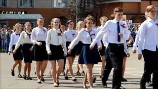 На знамя Победы равняем шаг
