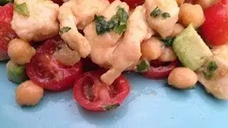 Chickpeas with chicken, avocado and tomatoes