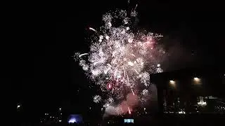Праздничный салют в честь 872 летия Москвы. Парк Садовники
