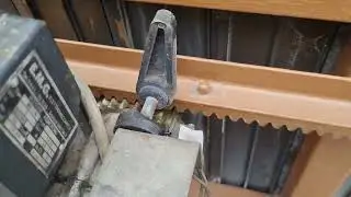 Motor eléctrico de puerta corredera con engranaje y guia de cremallera con paro final de carrera