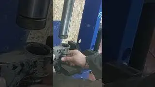 Как быстро запреcсовать передний сайлентблок, переднего рычага Ford-Mazda🫵👇