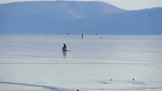 по ломкому льду