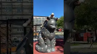 #КОШКА 🐈 РАЗЫГЛАСЬ! А вы видели такую скалодромскую 😅 скульптуру ранее?