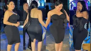 para ponerle un altar Q b LLA Dma la flor más b LLA de este jardín caray💃