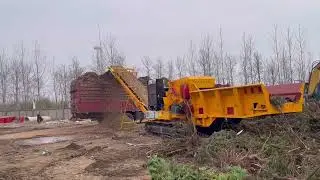 crawler wood chipper with track #woodchipper #vermeer #bandit #woodpellet