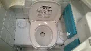 Chemie Toilette im Wohnwagen / Thetford WC Bedienung und Funktion