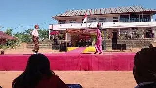 siswa SMKN 1 WAE RII menyambut HUT ke 79 RII dengan Lomba Fashion Show