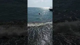 А зачем кидать монетку в море? на удачу? #море #удача #отпуск #отдых #путешествия #горы #shortvideo