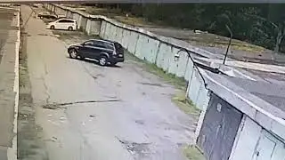 В гараж к себе заехала