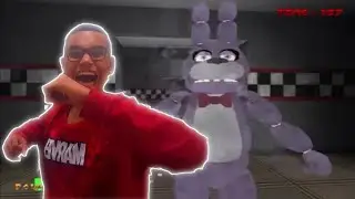 Correndo dos animatronics!!! FNAF DOOM