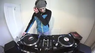 VINYL MIXING BACK IN THE DAY TRY TO KEEP YOUR DJ SET ORGANIC