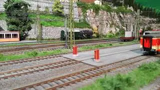 Roco ÖBB 1044 mit Regionalzug